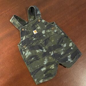 Carhartt boys green and black camouflage overall shorts sz 9-12M
